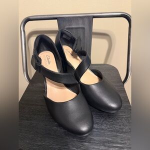 Clarks Collection Ambyr Glow Black Leather Mary Jane Pumps Womens Sz 8.5 Comfort